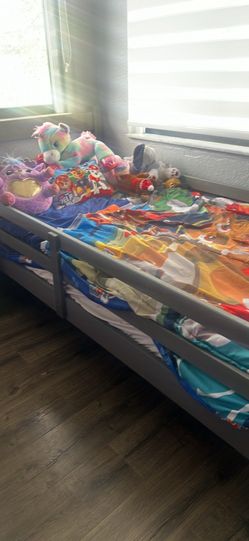 Twin bed with Mattress