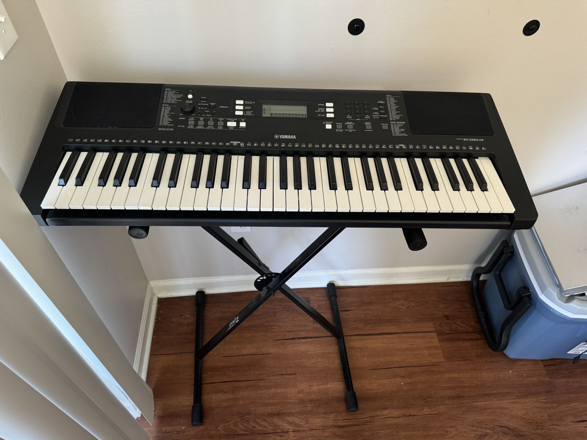 Yamaha PSR-E363 (Negociable) 
