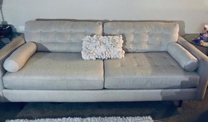 American signature Inc tufted couch.