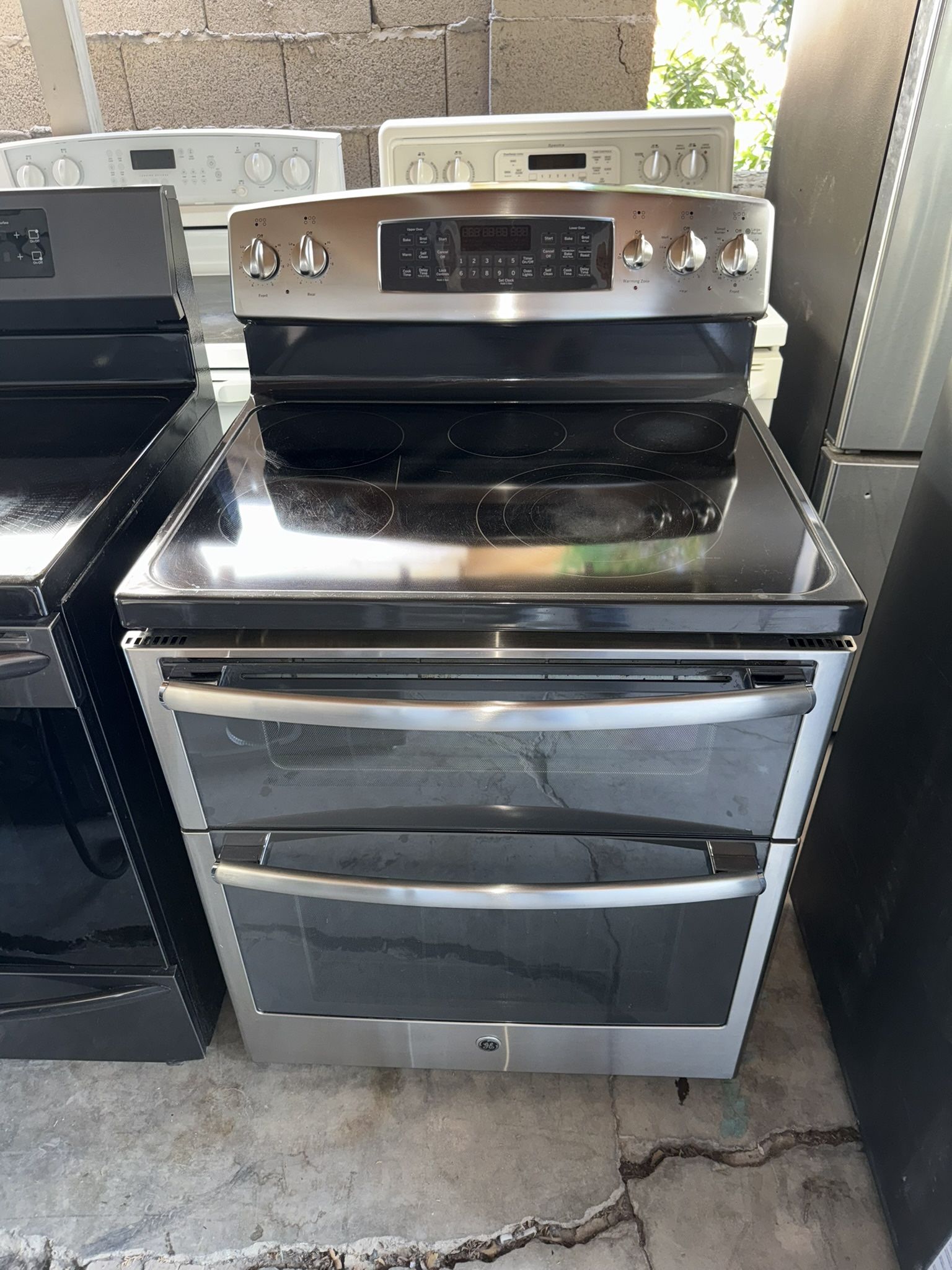 GE Double Convection Oven Range In Great Condition / Estufa Electrica Con Doble Horno