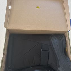 Black Boots Woman’s Keen Malik 