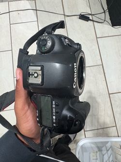Canon 5D Mark 4 Body only