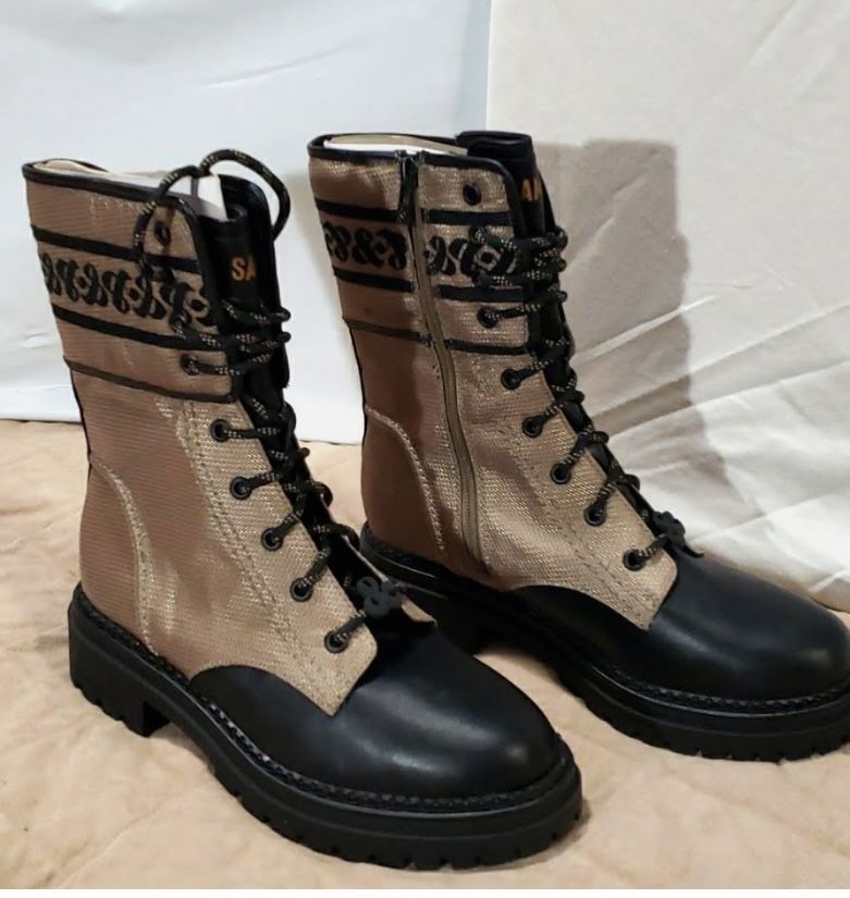 Sam & Libby Stella Combat Boots , size 8 heavy rubber traction soles, & design on ankle, sole and laces, booth zip up the inside, black lower and khak