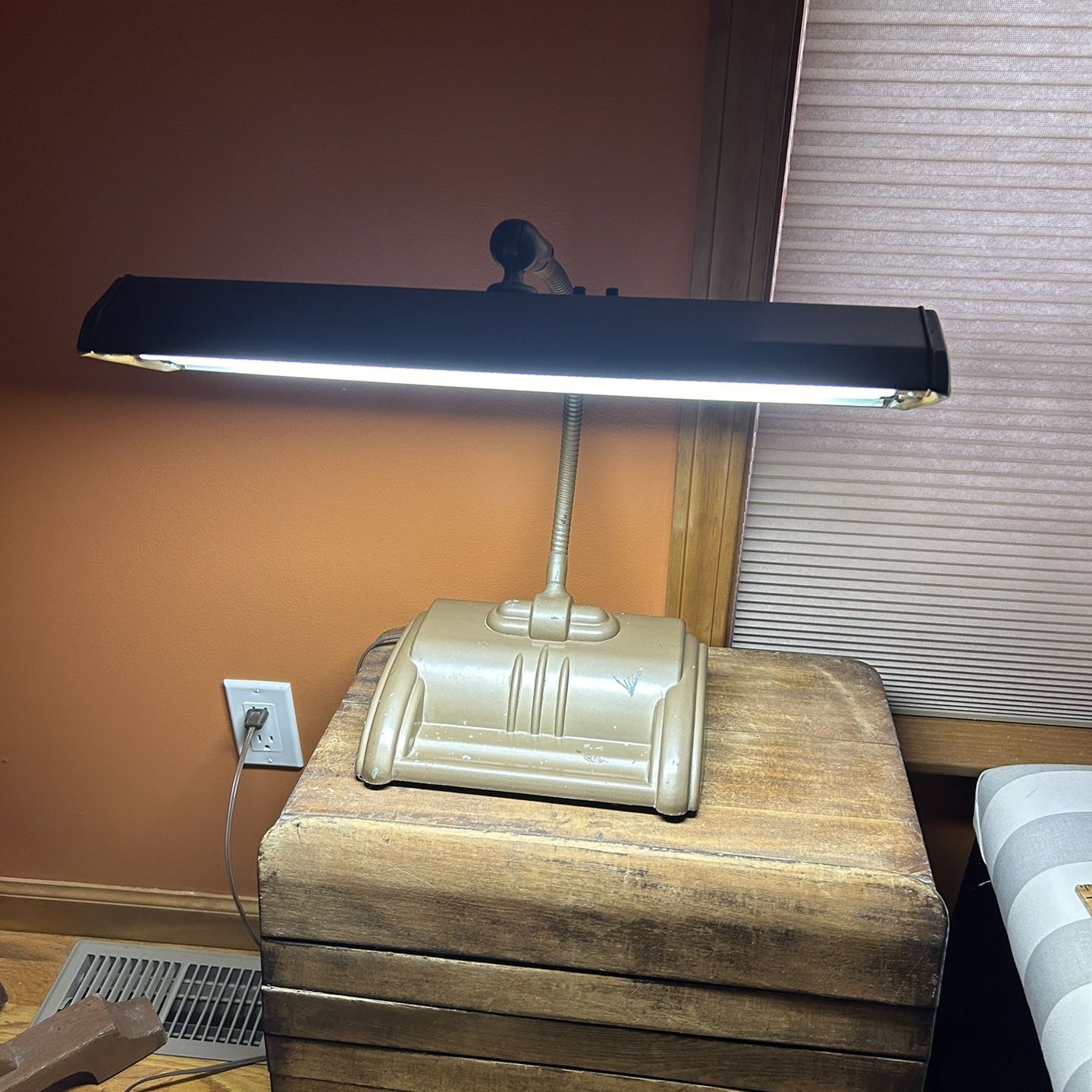 vintage Acme Lite art deco industrial desk lamp swivel flex arm 