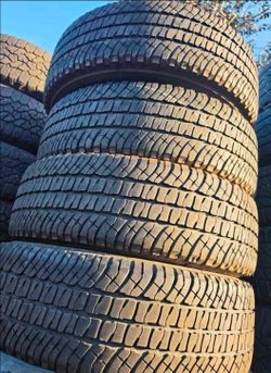 245 75 17 Michelin Tires Con 80% de Vida Las 4