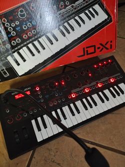 Roland JD-XI Synthesizer