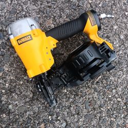 DeWalt DW46RN 15deg 1-3/4in Coil Roofing Nailer. Almost New Condition. Many Other Tools. For Pick Up Fremont Seattle. No Low Ball Offers/Trades Please