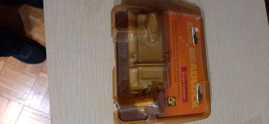 Rim Deadlock Single Cylinder
deadlock brass finish.
