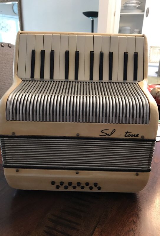 Silvertone Accordion made in Italy. Mfg between 2940’s-1960’s.