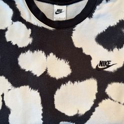 Nike Sweatshirt. B&W. Men’s Size L