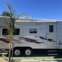 2003 Toy hauler RV 18’ Long $6250