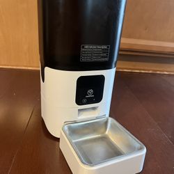 Pet Feeder