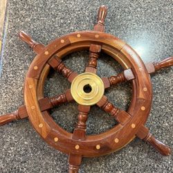 Beautiful 18 Inch Like New Ships Wheel