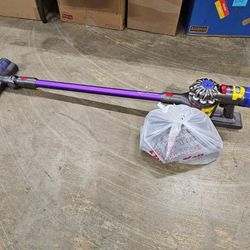 Dyson v8 Animal plus rechargeable vacuum with charger & Attachments

$250 FIRM

LAST ONE!