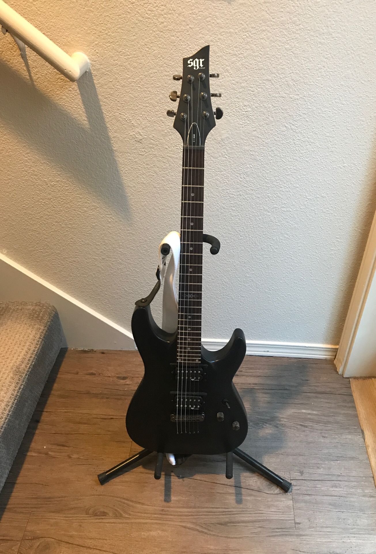Schecter SGR Electric Guitar Like New Condition USB cable included