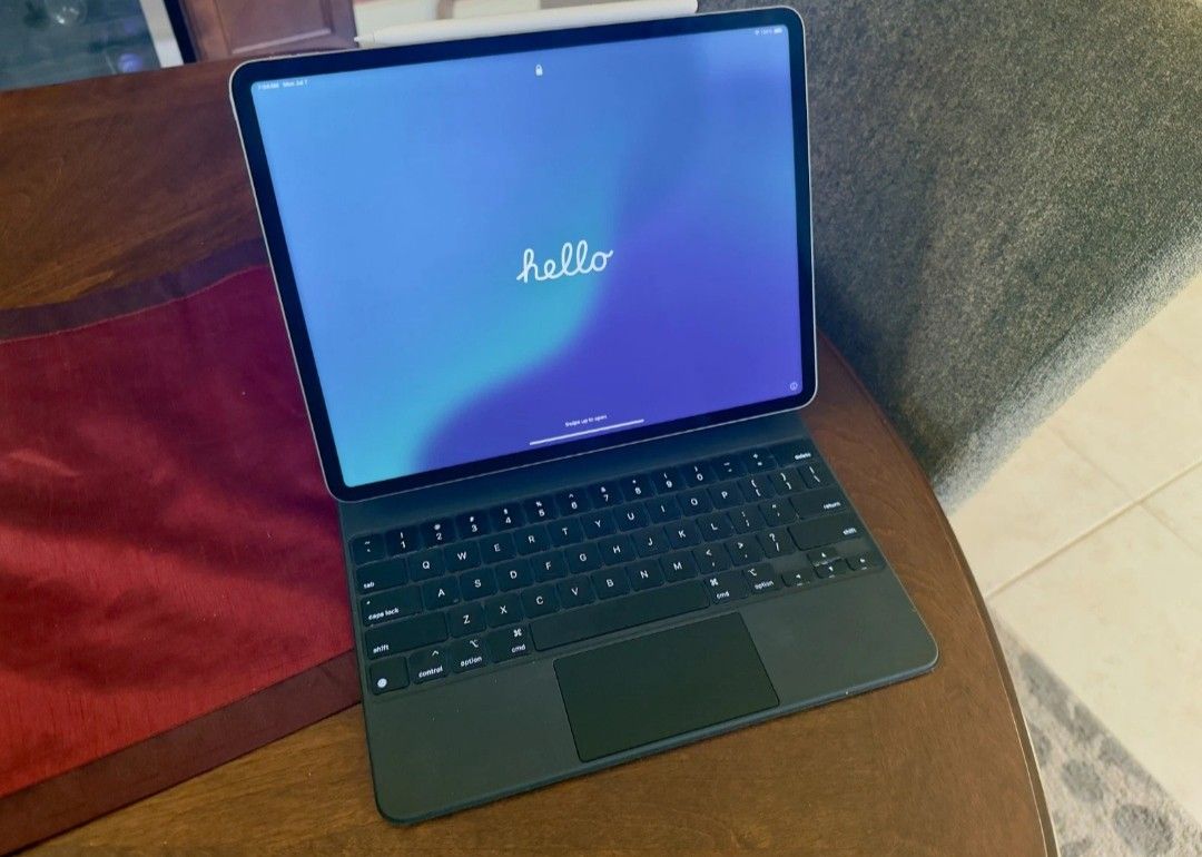 Apple iPad Pro 12.9” (6th Gen) 256GB + Magic Keyboard + Pencil + Folio - Mint