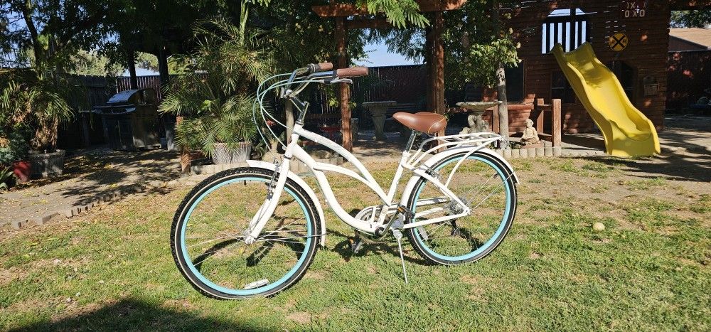 26" Schwinn Beach Cruiser
