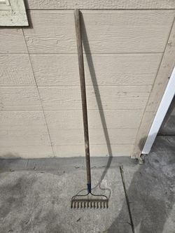 Leaves / Grass Garden Rake 