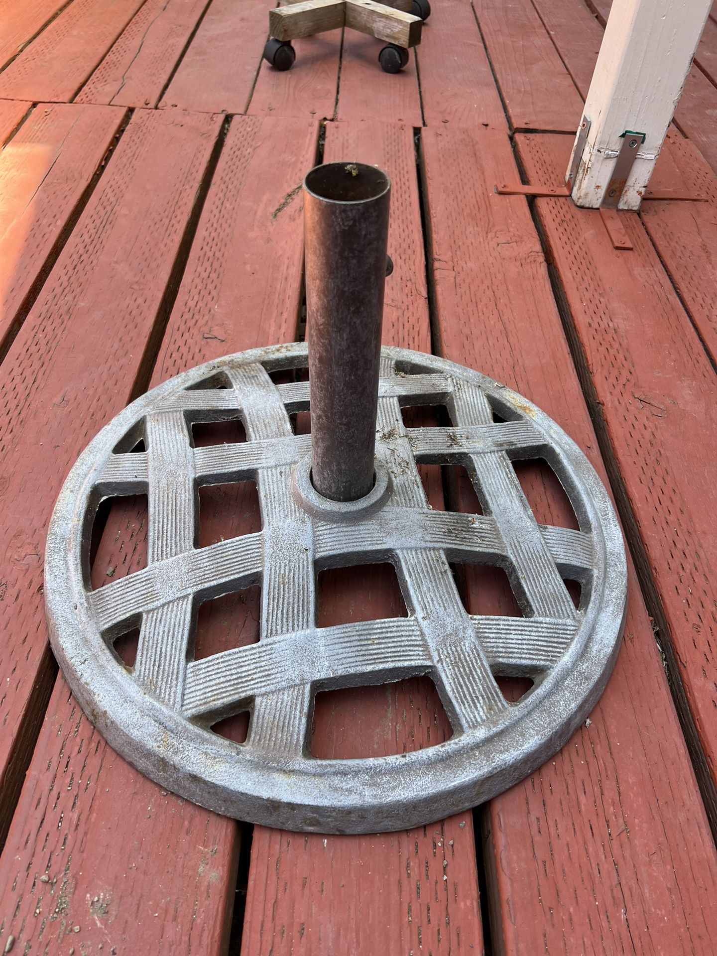 Very heavy metal umbrella stand - 16.5 in