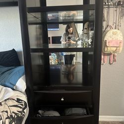 Entertainment Or Overhead Bed