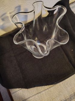 Vintage hand blown clear glass hankercheif vase