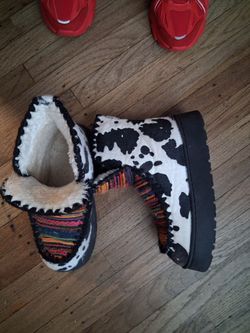 Size 9 , rainbow and zebra color