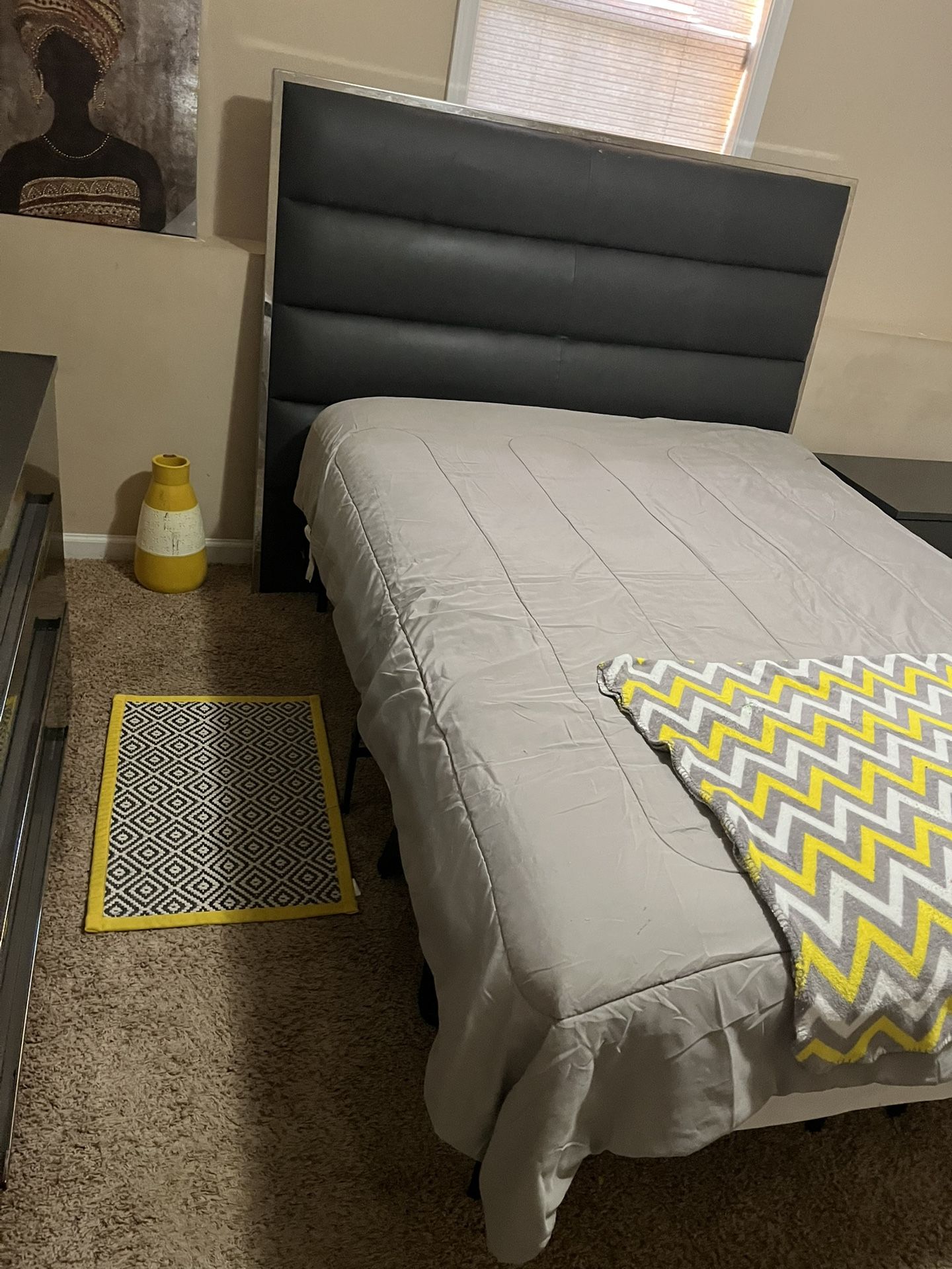 Unbeatable Bedroom Deal โ Bed Set + 3-Drawer Combo for ONLY $550! ๐ฅ Transform your bedroom without breaking the bank! For just $550, you get a co