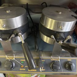 NON-STICK DOUBLE BELGIAN WAFFLE MAKER WITH TIMERS - 120V