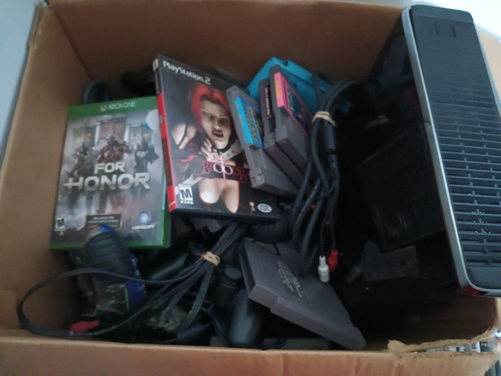 A Mixed Lot Of Video Games 