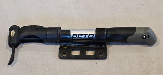 BETO Mini Bike Pump with Frame Mount