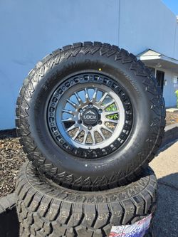 17" LOCK Grit w/ 35" Atlander RT tires