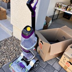 Bissel Wet Vacuum/Carpet Cleaner Pet Edition - Great for Carpets/Rugs