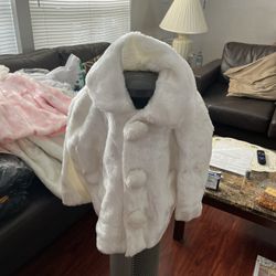 Abrigo para niña size  5 para niña de 3 a 4 años.