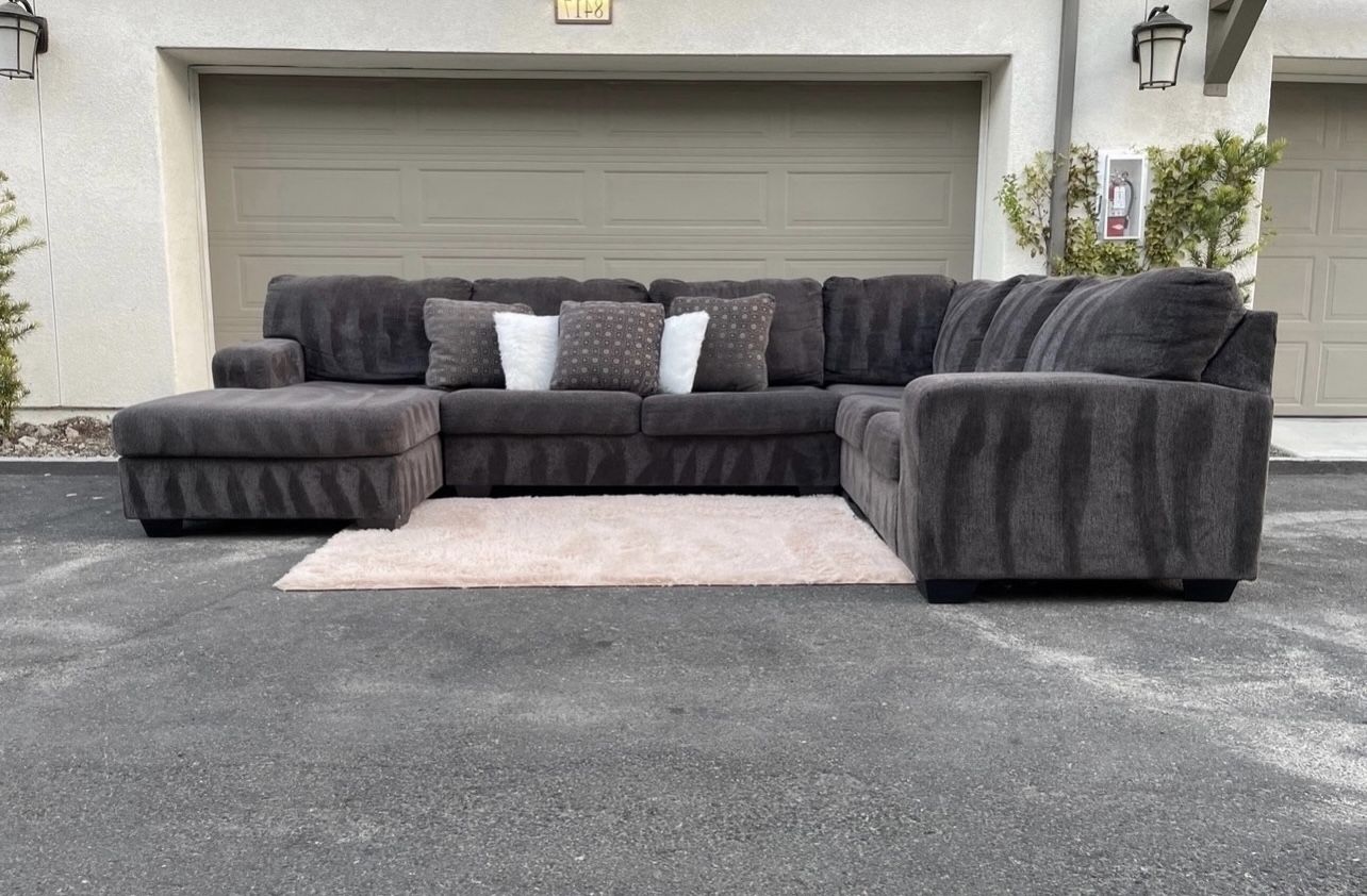 Huge Dark Grey Sectional Couch Sofa From Ashley Furniture In Excellent Condition - FREE DELIVERY 🚛