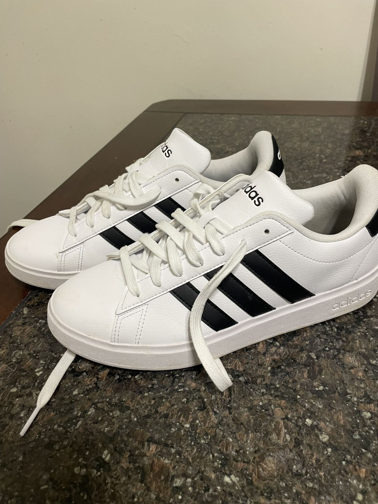 Size 8 Adidas