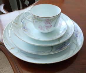 Mikasa Fine China, 8 Place Settings of Dinnerware Plus Serving Pieces, 45 Pieces, Gabriele Pattern.
