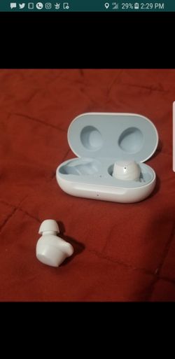 Samsung Buds (Samsung Airpods) Like New!!