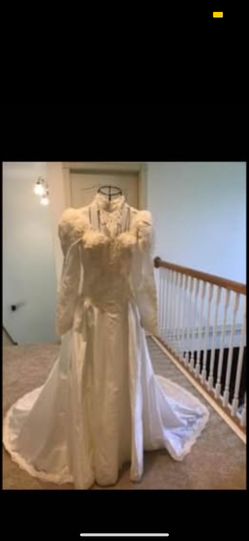 Glamorous wedding dress / Bridal Gown (size M)