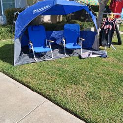 Pop up shade s green and chairs