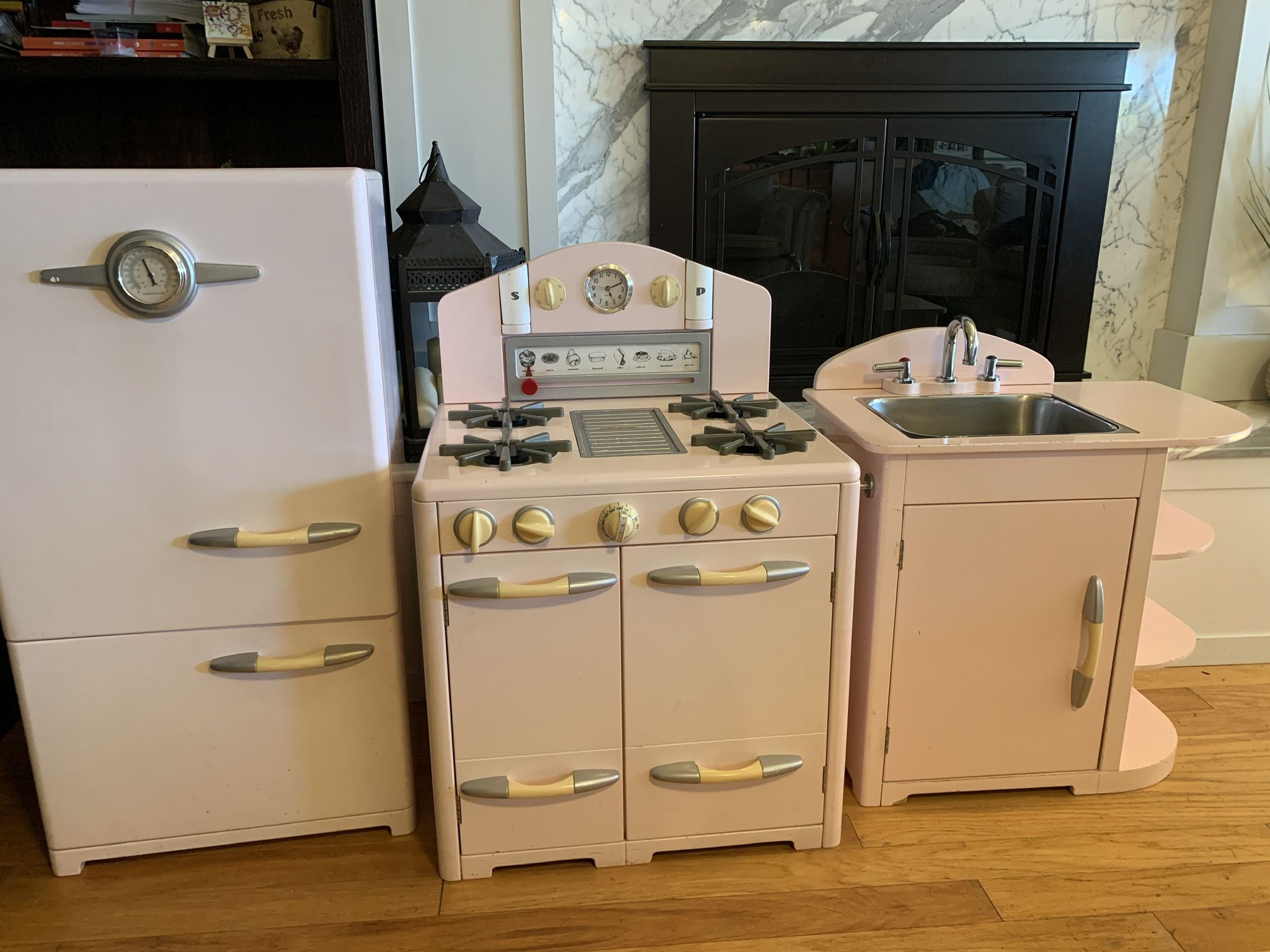 3 Piece Pottery Barn Play Kitchen for Sale in Chandler, AZ OfferUp