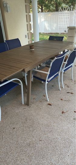 Retractable outdoor table with 10 blue chairs