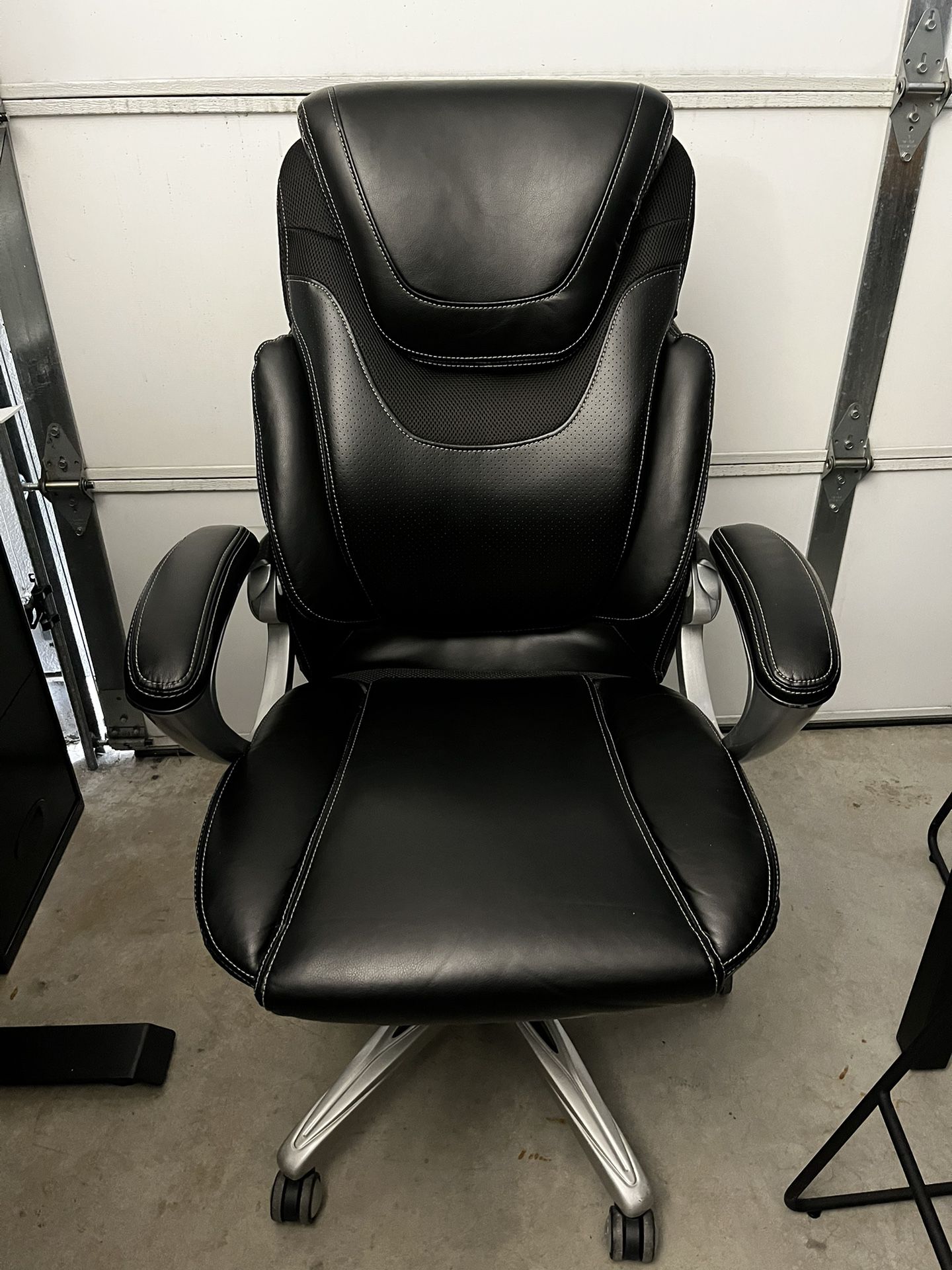 Serta Works Executive Office Chair with AIR Technology