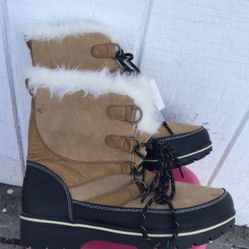 SNOW BOOTS SIZE 9