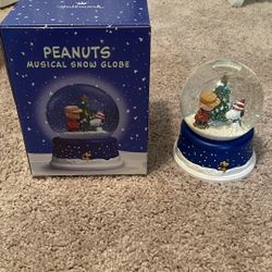 Hallmark Peanuts 50th Anniversary Musical Snow Globe