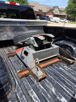B&W 5th wheel hitch