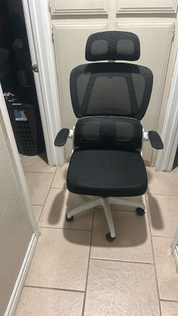 Office/desk chair black/white new