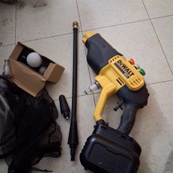 DEWALT 20V MAX 550 PSI 1.0 GPM Cold Water Cordless Battery Power Cleaner with 4-Nozzles (Tool Only)