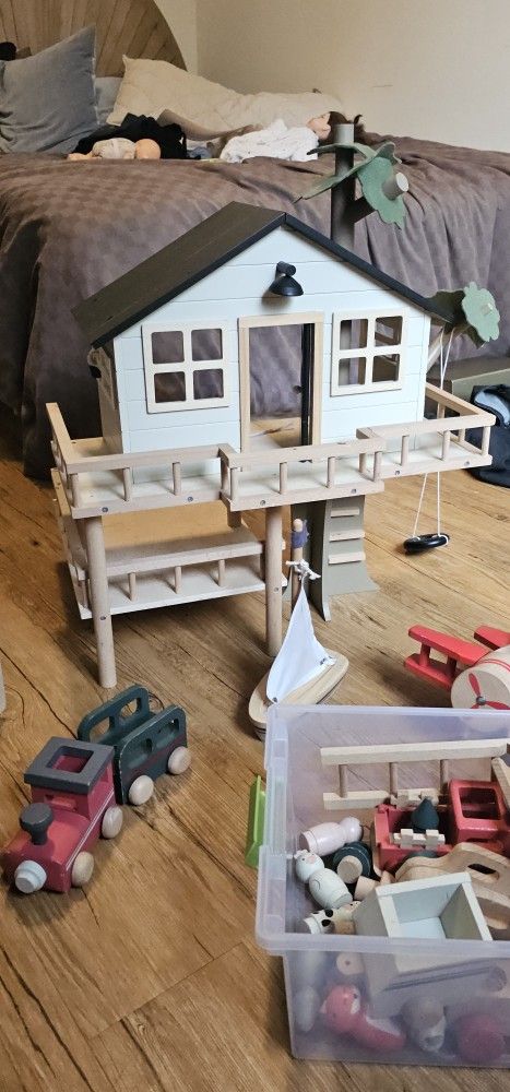Wooden Treehouse Play Set