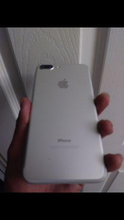 Iphone 7 plus(128gig)....FACTORY UNLOCKED!!!..NO TRADE