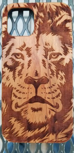 Lion design laser engraved wood case for iPhone and Samsung Galaxy